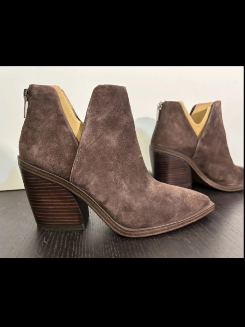 NWOB Vince Camuto Gigietta Suede Back Zip Chelsea Booties Brown Size 6